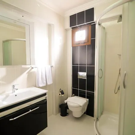 Cozy And Central With Lovely View And Shared Pool In Case de vacanță