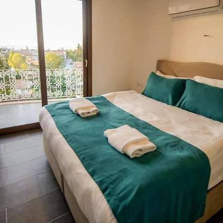 Cozy And Central With Lovely View And Shared Pool In Case de vacanță Fethiye