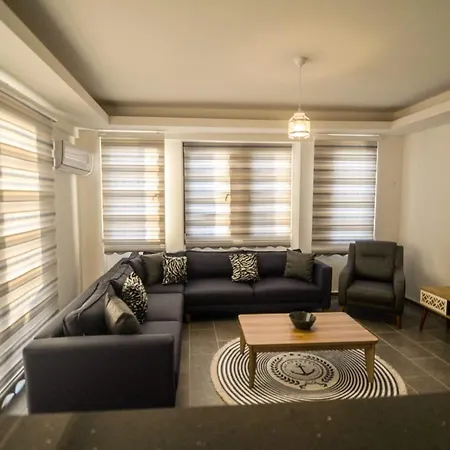 Cozy And Central With Lovely View And Shared Pool In Φετιγιέ