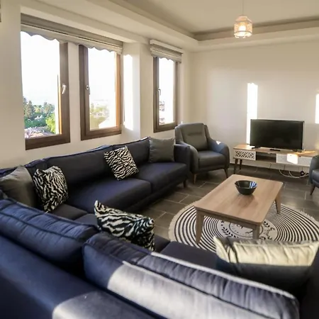 Cozy And Central With Lovely View And Shared Pool In * Φετιγιέ